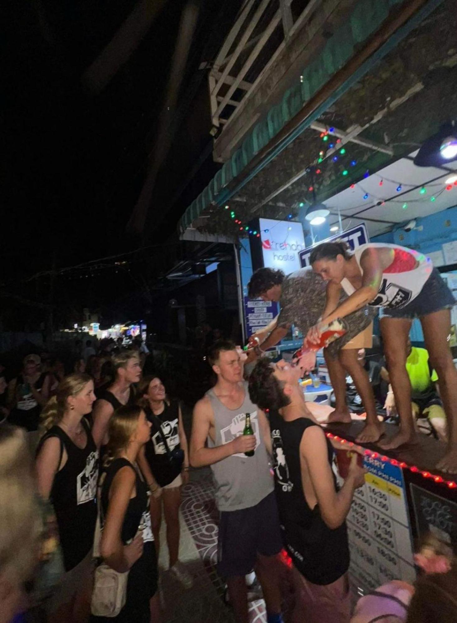 קו פי פי Rehab Hostel מראה חיצוני תמונה
